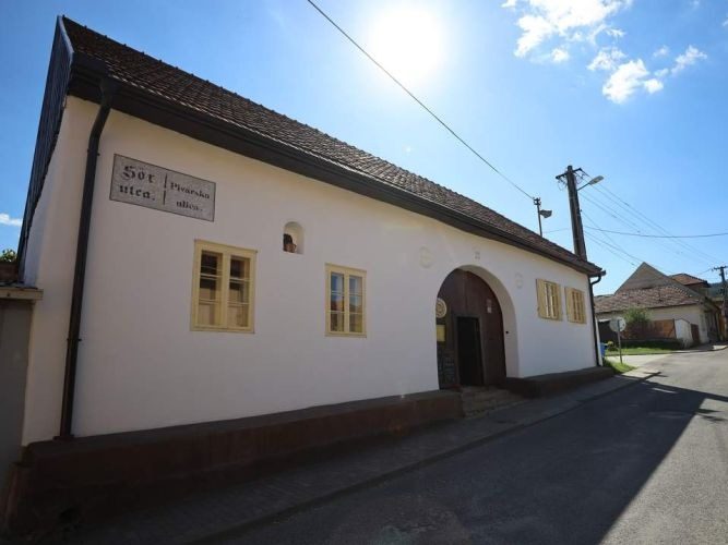 Historický gazdovský dom Bencovje grunt v Bojniciach
